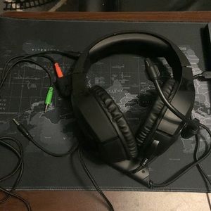 Computer headphones with microphone